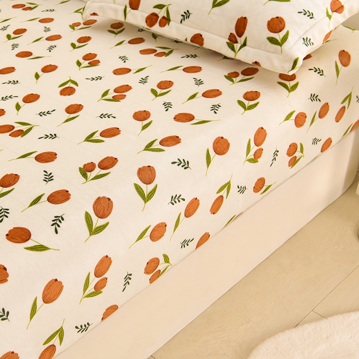 91家纺网 家纺一手货源 找家纺 圣靓家纺 2025新款加厚牛奶绒床笠 最美伊人