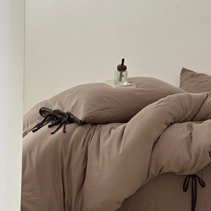 91家纺网 家纺一手货源 找家纺 FORTWO家纺原创设计（FOR TWO家纺） 2025新款双层纱撞色包边蝴蝶结款四件套-海盐 海盐-黑巧