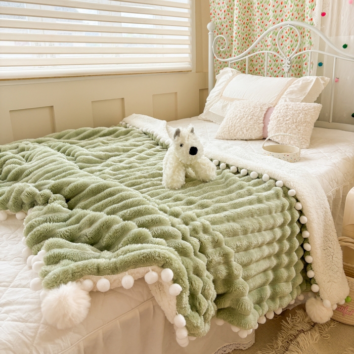 91家纺网 家纺一手货源 找家纺 （总）潮邦创意家居 2025新款宽条球毯大抽条配羊羔绒立体工艺绒毯毛毯盖毯