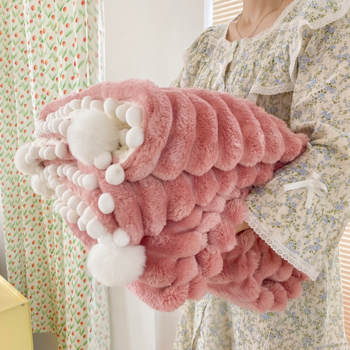 91家纺网 家纺一手货源 找家纺 潮邦创意家居 2025新款宽条球毯大抽条配羊羔绒立体工艺绒毯毛毯盖毯 宽条球毯豆沙