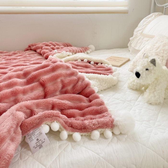 91家纺网 家纺一手货源 找家纺 潮邦创意家居 2025新款宽条球毯大抽条配羊羔绒立体工艺绒毯毛毯盖毯 宽条球毯豆沙