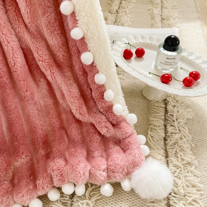 91家纺网 家纺一手货源 找家纺 潮邦创意家居 2025新款宽条球毯大抽条配羊羔绒立体工艺绒毯毛毯盖毯 宽条球毯豆沙