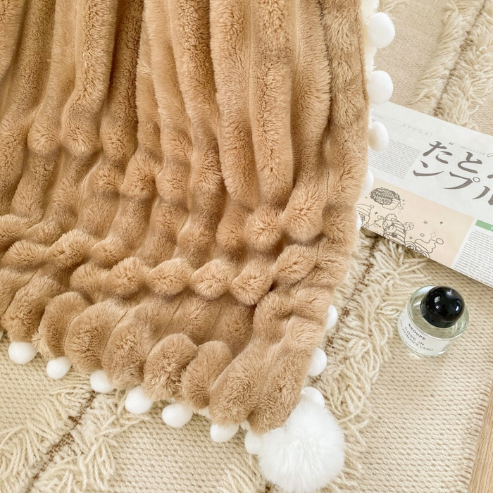 91家纺网 家纺一手货源 找家纺 潮邦创意家居 2025新款宽条球毯大抽条配羊羔绒立体工艺绒毯毛毯盖毯 宽条球毯奶咖