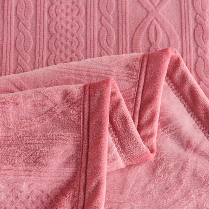 91家纺网 家纺一手货源 找家纺 小牛席业 2025新款7D雕花牛奶绒毛毯 粉色