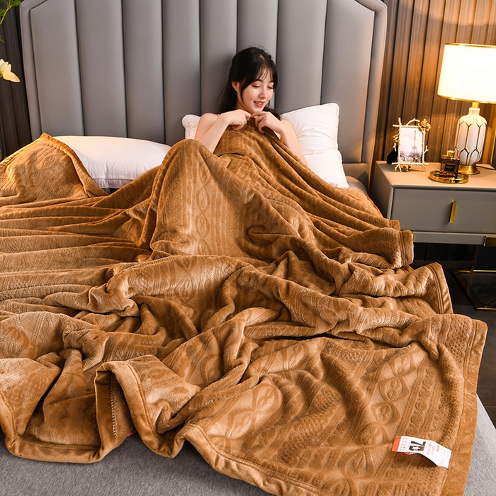 91家纺网 家纺一手货源 找家纺 小牛席业 2025新款7D雕花牛奶绒毛毯 驼色