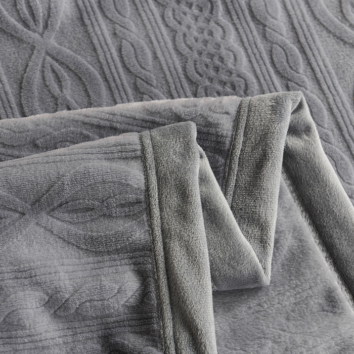 91家纺网 家纺一手货源 找家纺 小牛席业 2025新款7D雕花牛奶绒毛毯 灰色