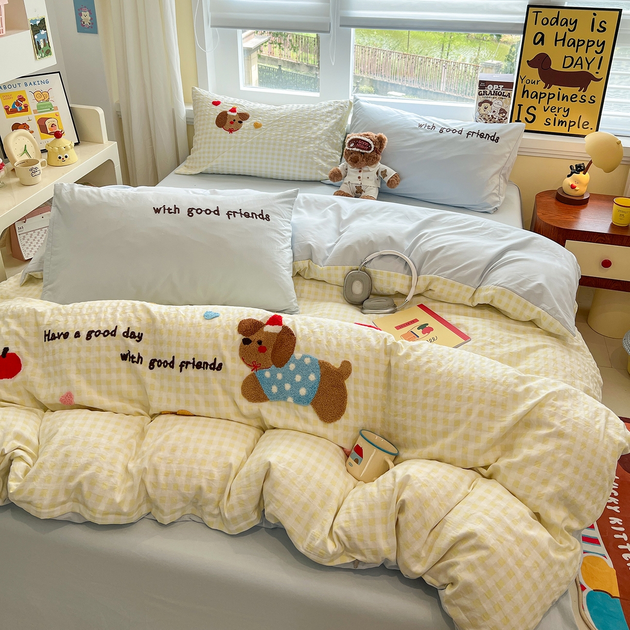 91家纺网 家纺一手货源 找家纺 桃心家居 2025新款A类亲肤舒适软糯云柔水洗棉少女卡通格子混搭毛巾绣水洗棉系列四件套 云柔水洗棉-毛巾绣美好小腊肠