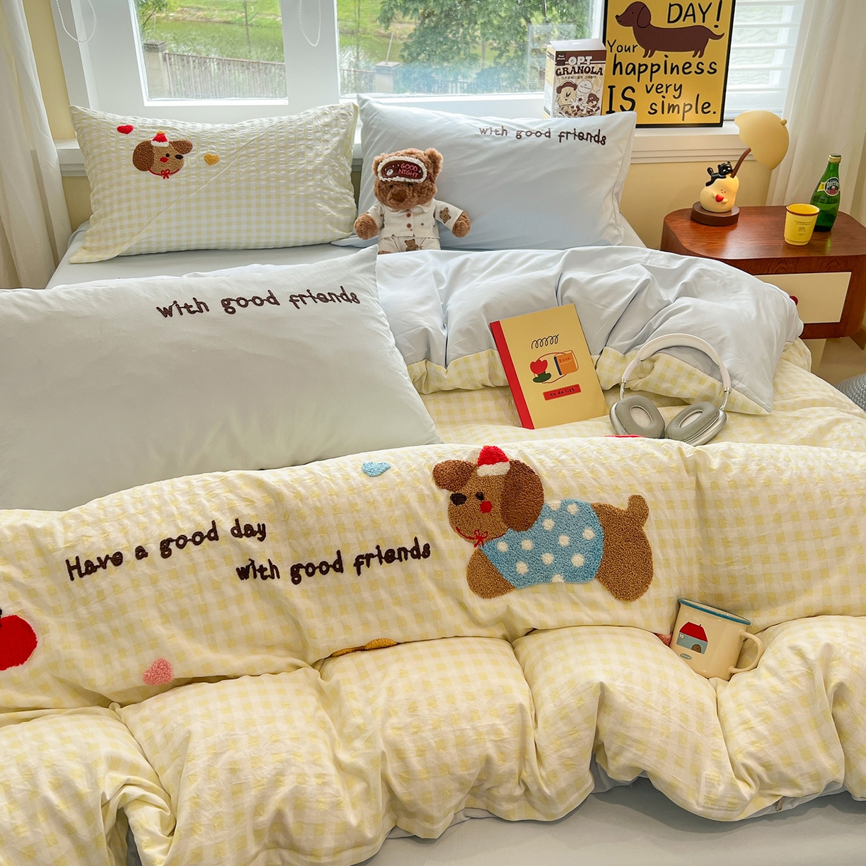 91家纺网 家纺一手货源 找家纺 桃心家居 2025新款A类亲肤舒适软糯云柔水洗棉少女卡通格子混搭毛巾绣水洗棉系列四件套 云柔水洗棉-毛巾绣美好小腊肠