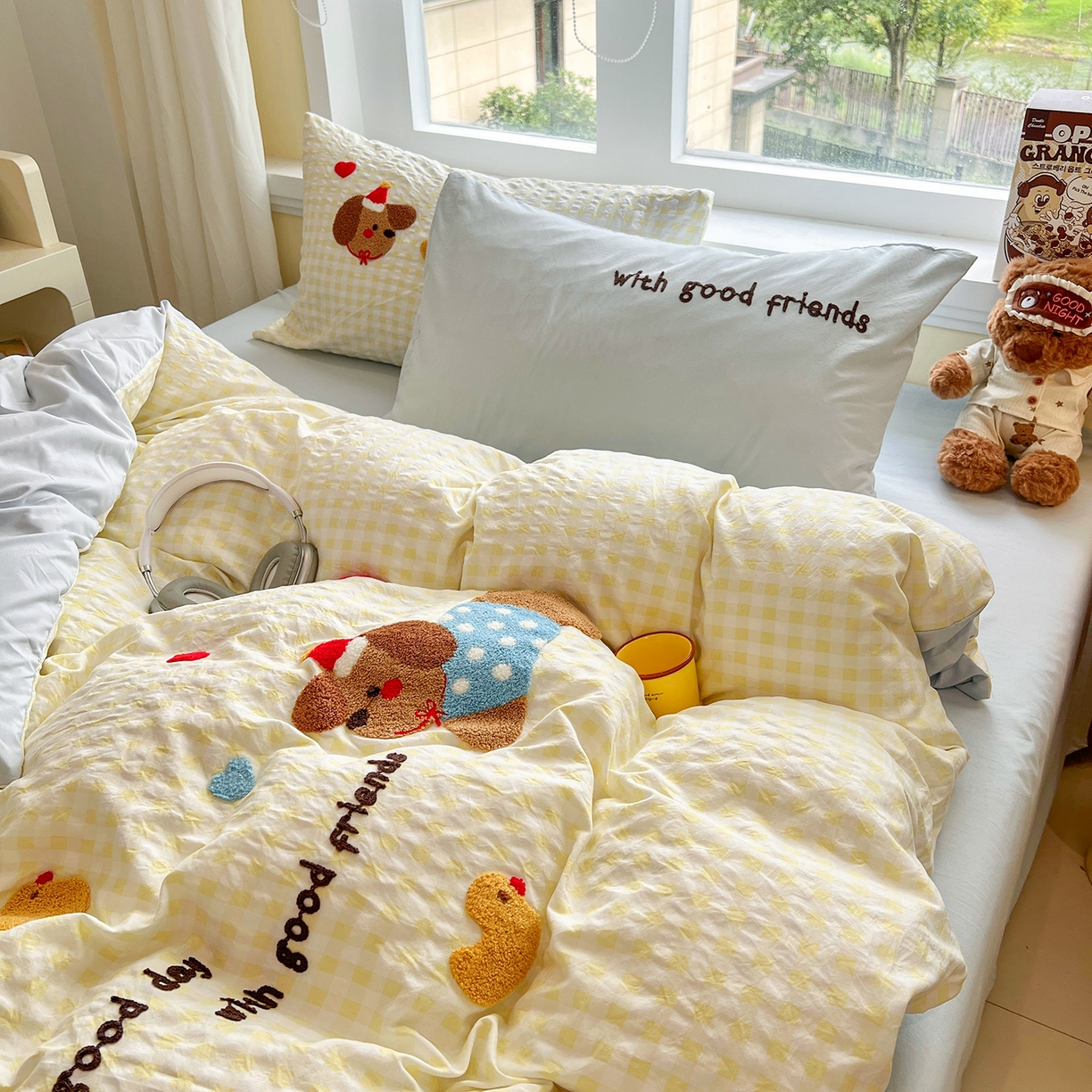 91家纺网 家纺一手货源 找家纺 桃心家居 2025新款A类亲肤舒适软糯云柔水洗棉少女卡通格子混搭毛巾绣水洗棉系列四件套 云柔水洗棉-毛巾绣美好小腊肠