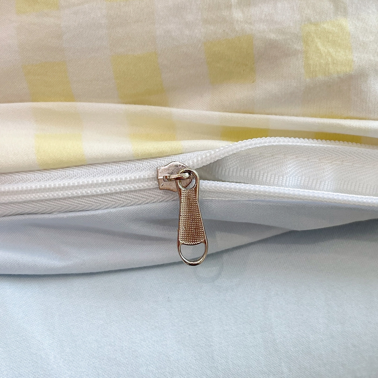 91家纺网 家纺一手货源 找家纺 桃心家居 2025新款A类亲肤舒适软糯云柔水洗棉少女卡通格子混搭毛巾绣水洗棉系列四件套 云柔水洗棉-毛巾绣美好小腊肠