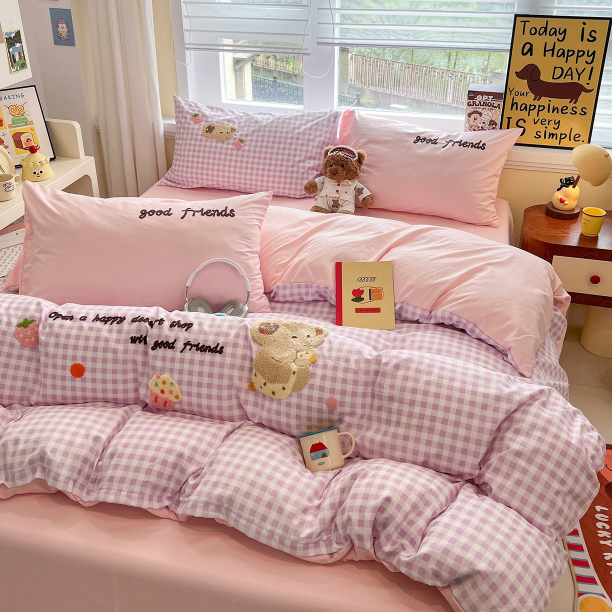 91家纺网 家纺一手货源 找家纺 桃心家居 2025新款A类亲肤舒适软糯云柔水洗棉少女卡通格子混搭毛巾绣水洗棉系列四件套 云柔水洗棉-毛巾绣草莓象