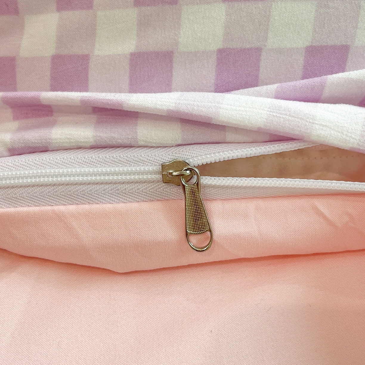 91家纺网 家纺一手货源 找家纺 桃心家居 2025新款A类亲肤舒适软糯云柔水洗棉少女卡通格子混搭毛巾绣水洗棉系列四件套 云柔水洗棉-毛巾绣草莓象