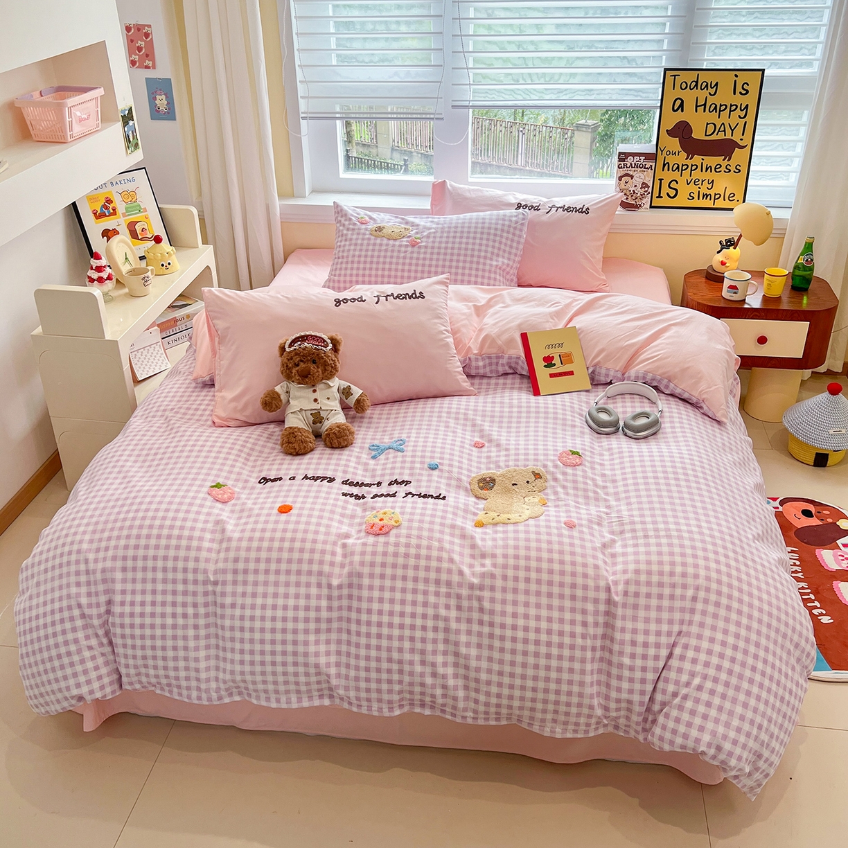 91家纺网 家纺一手货源 找家纺 桃心家居 2025新款A类亲肤舒适软糯云柔水洗棉少女卡通格子混搭毛巾绣水洗棉系列四件套 云柔水洗棉-毛巾绣草莓象