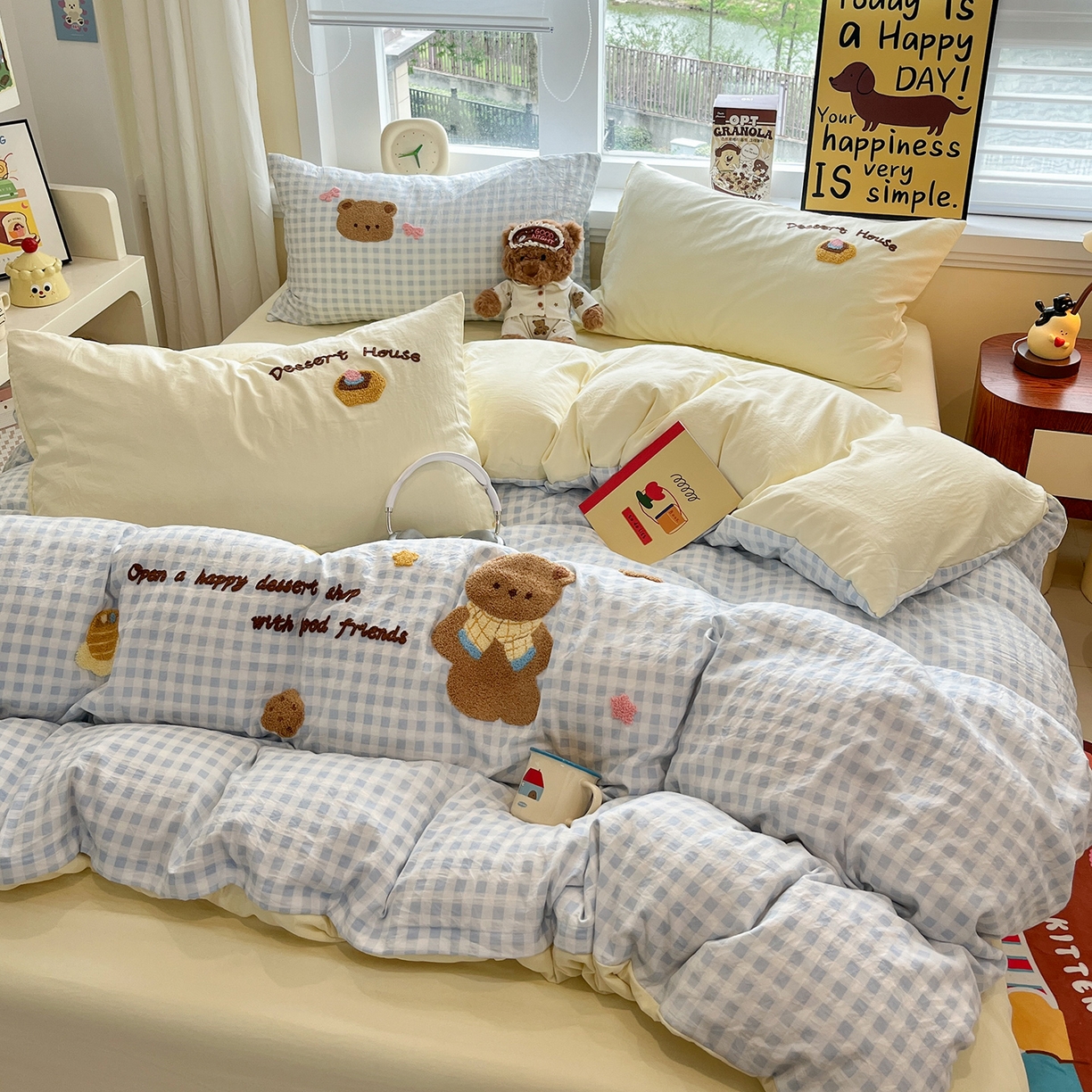 91家纺网 家纺一手货源 找家纺 桃心家居 2025新款A类亲肤舒适软糯云柔水洗棉少女卡通格子混搭毛巾绣水洗棉系列四件套 云柔水洗棉-毛巾绣甜品小熊