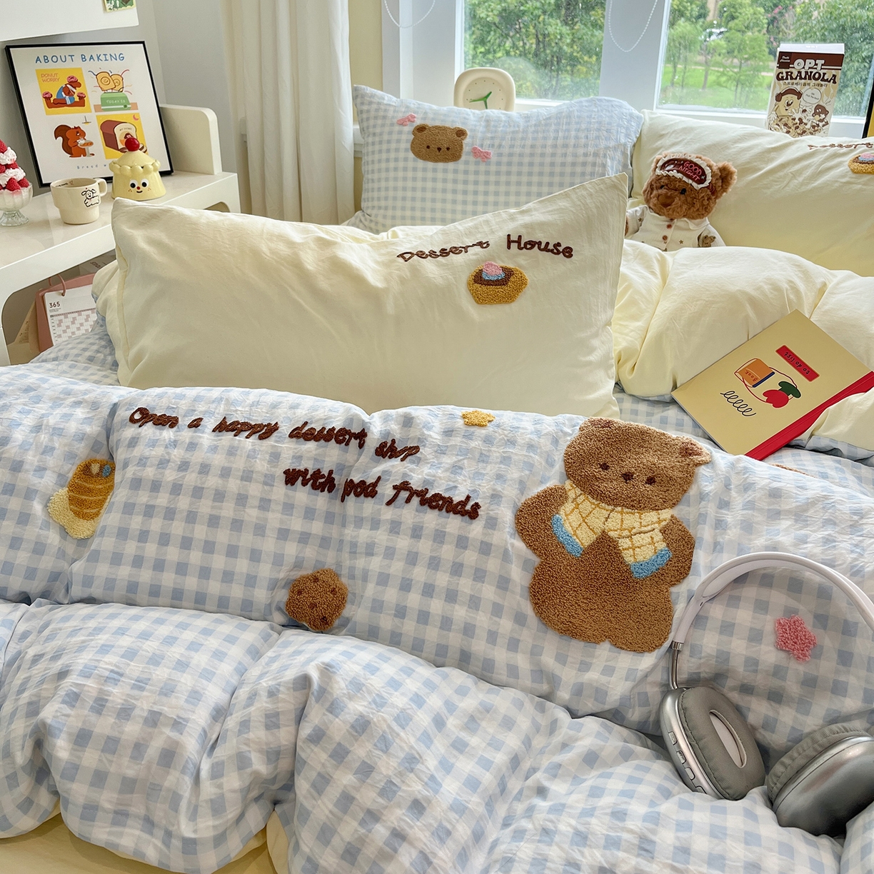 91家纺网 家纺一手货源 找家纺 桃心家居 2025新款A类亲肤舒适软糯云柔水洗棉少女卡通格子混搭毛巾绣水洗棉系列四件套 云柔水洗棉-毛巾绣甜品小熊