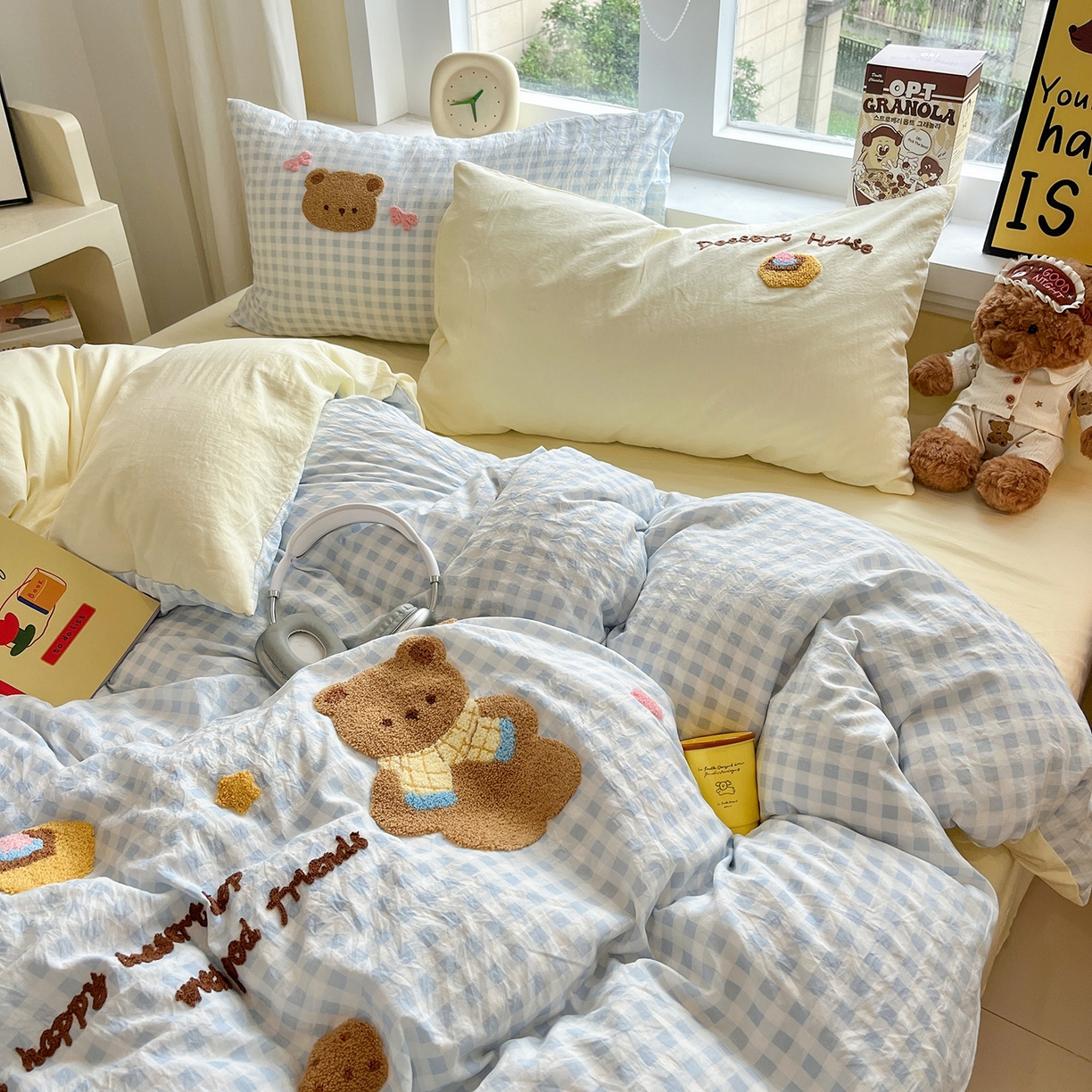 91家纺网 家纺一手货源 找家纺 桃心家居 2025新款A类亲肤舒适软糯云柔水洗棉少女卡通格子混搭毛巾绣水洗棉系列四件套 云柔水洗棉-毛巾绣甜品小熊