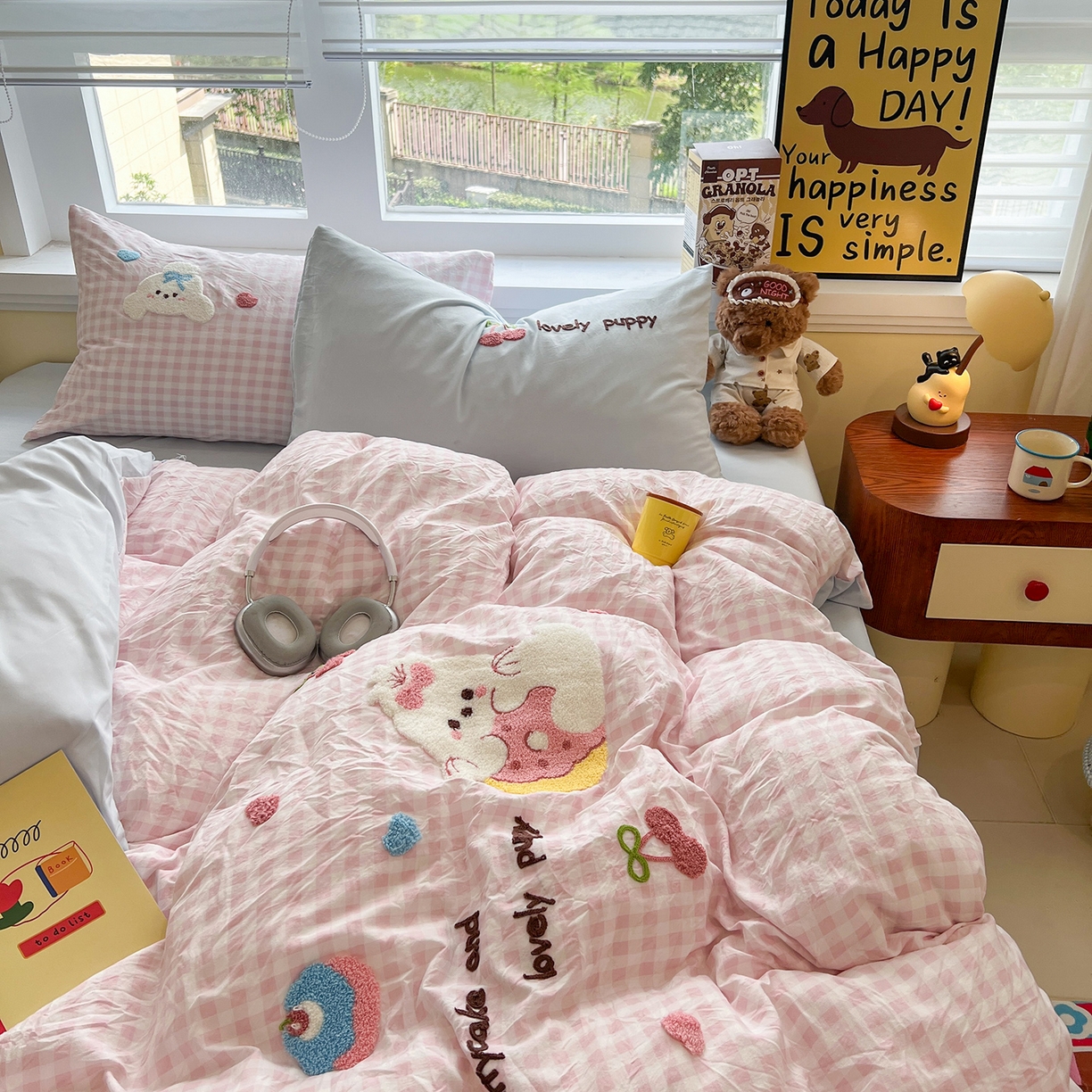 91家纺网 家纺一手货源 找家纺 桃心家居 2025新款A类亲肤舒适软糯云柔水洗棉少女卡通格子混搭毛巾绣水洗棉系列四件套 云柔水洗棉-毛巾绣樱桃小兔