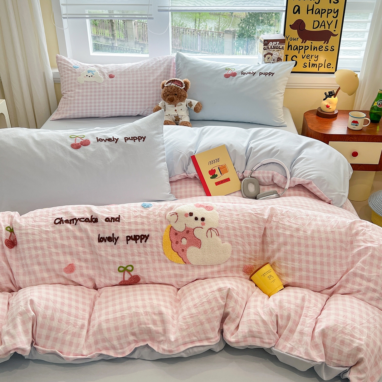 91家纺网 家纺一手货源 找家纺 桃心家居 2025新款A类亲肤舒适软糯云柔水洗棉少女卡通格子混搭毛巾绣水洗棉系列四件套 云柔水洗棉-毛巾绣樱桃小兔