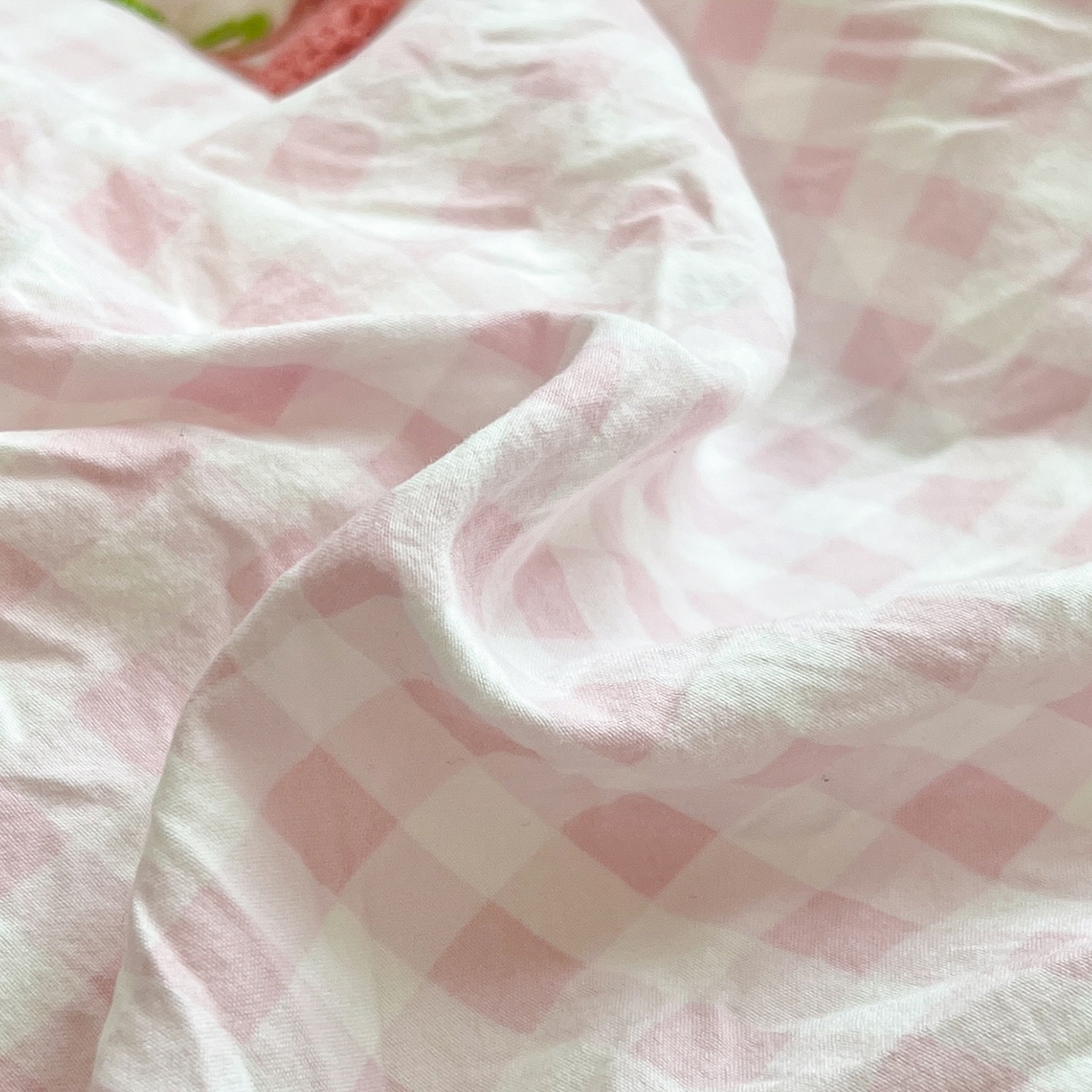 91家纺网 家纺一手货源 找家纺 桃心家居 2025新款A类亲肤舒适软糯云柔水洗棉少女卡通格子混搭毛巾绣水洗棉系列四件套 云柔水洗棉-毛巾绣樱桃小兔