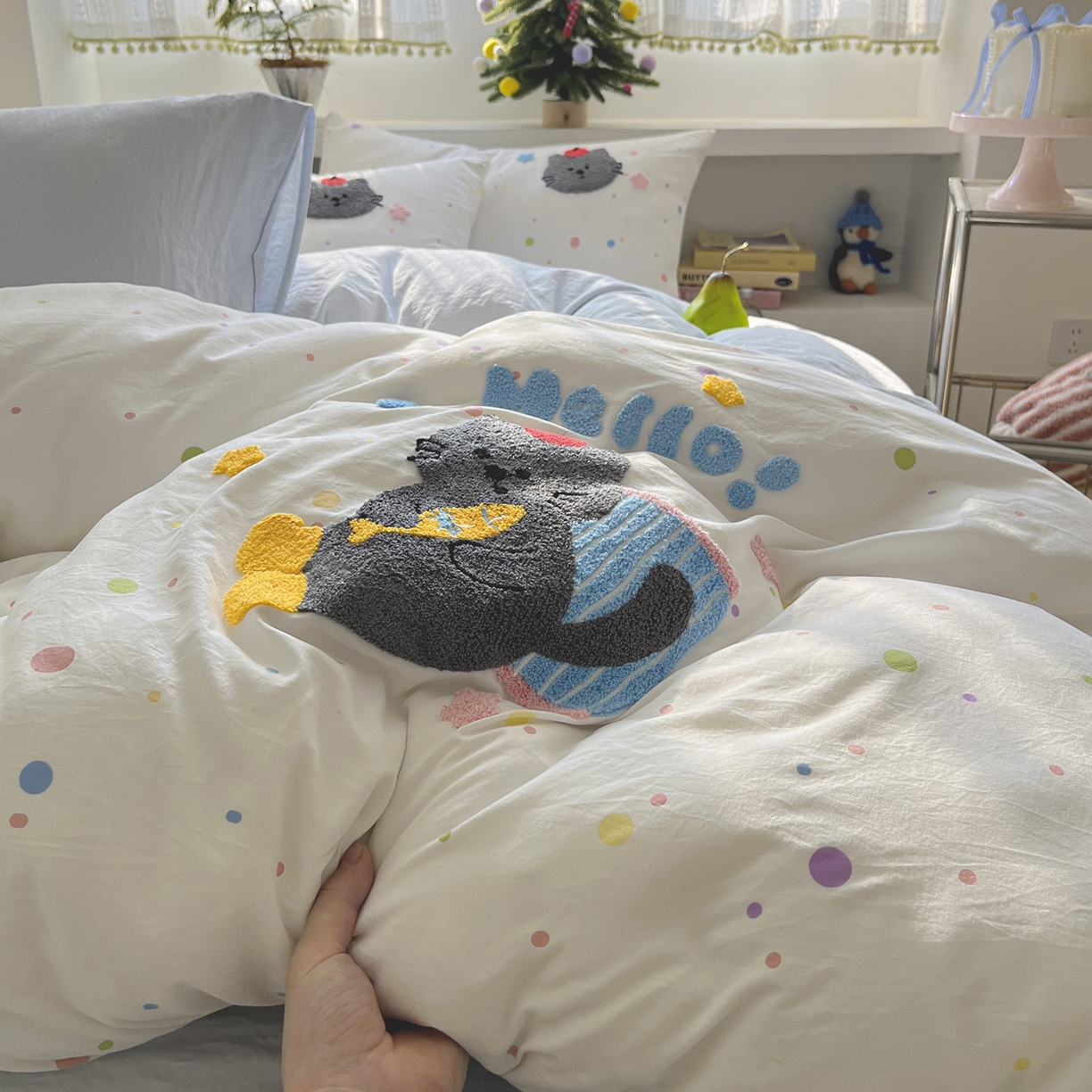 91家纺网 家纺一手货源 找家纺 桃心家居 2025新款A类亲肤舒适软糯云柔水洗棉少女卡通格子混搭毛巾绣水洗棉系列四件套 云柔水洗棉-印加绣爱吃鱼