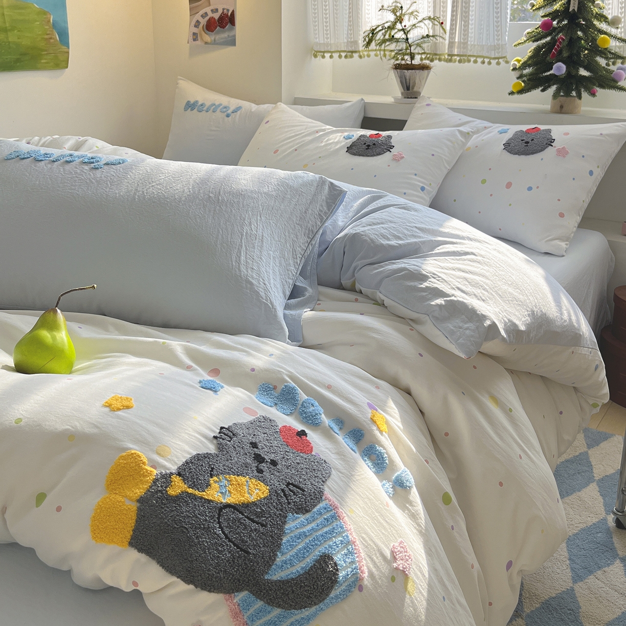 91家纺网 家纺一手货源 找家纺 桃心家居 2025新款A类亲肤舒适软糯云柔水洗棉少女卡通格子混搭毛巾绣水洗棉系列四件套 云柔水洗棉-印加绣爱吃鱼