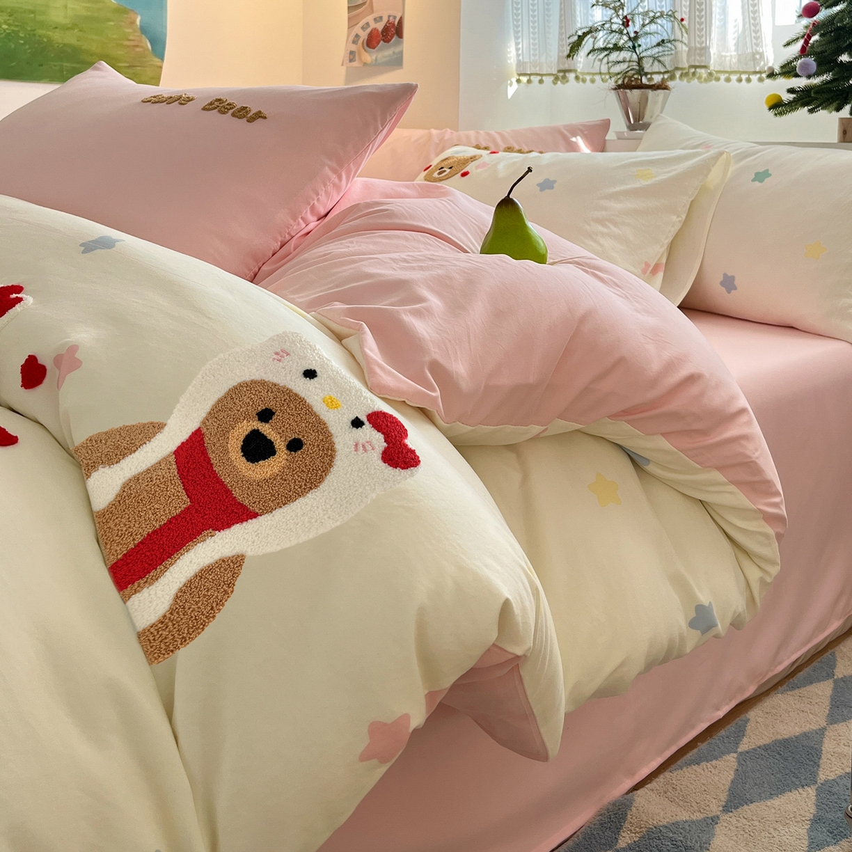 91家纺网 家纺一手货源 找家纺 桃心家居 2025新款A类亲肤舒适软糯云柔水洗棉少女卡通格子混搭毛巾绣水洗棉系列四件套 云柔水洗棉-印加绣猫咪熊