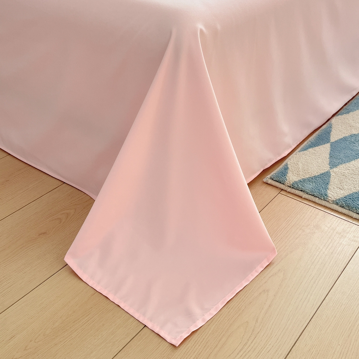 91家纺网 家纺一手货源 找家纺 桃心家居 2025新款A类亲肤舒适软糯云柔水洗棉少女卡通格子混搭毛巾绣水洗棉系列四件套 云柔水洗棉-印加绣甜点腊肠狗