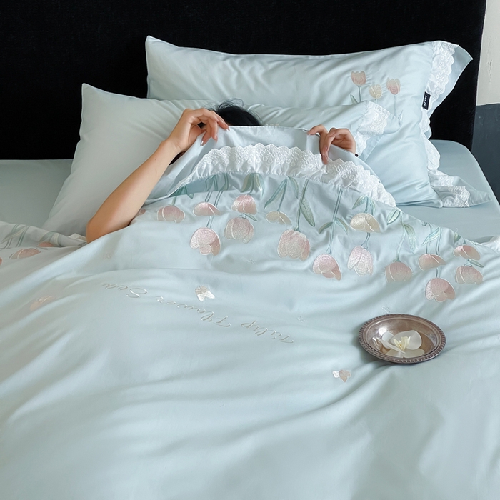 91家纺网 家纺一手货源 找家纺 卡姿家纺 2025秋冬森系小清新简约刺绣四件套-森系郁金香 森系郁金香-蓝