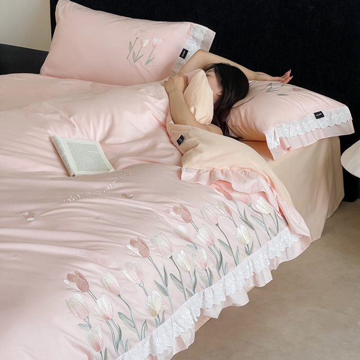 91家纺网 家纺一手货源 找家纺 卡姿家纺 2025秋冬森系小清新简约刺绣四件套-森系郁金香 森系郁金香-粉