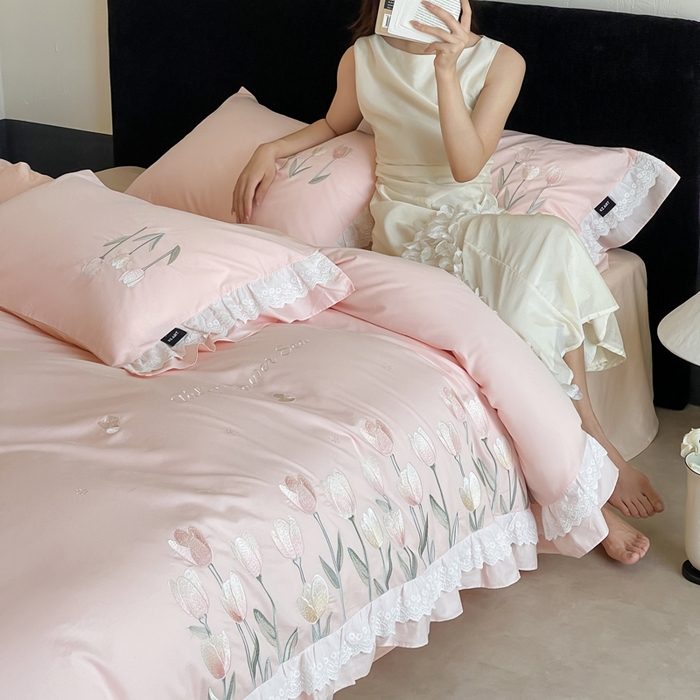 91家纺网 家纺一手货源 找家纺 卡姿家纺 2025秋冬森系小清新简约刺绣四件套-森系郁金香 森系郁金香-粉