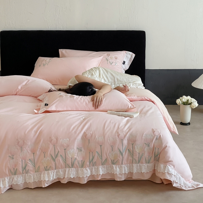 91家纺网 家纺一手货源 找家纺 卡姿家纺 2025秋冬森系小清新简约刺绣四件套-森系郁金香 森系郁金香-粉