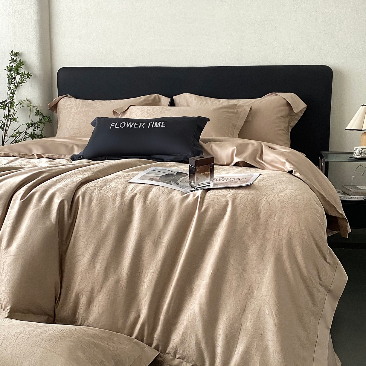 91家纺网 家纺一手货源 找家纺 花时间2025秋冬新款长绒棉提花四件套-翠影 翠影-咖