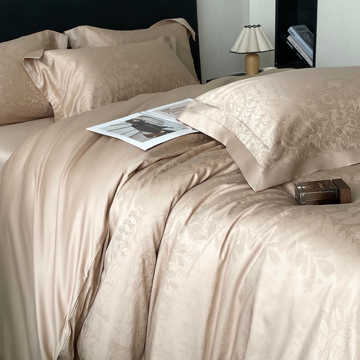 91家纺网 家纺一手货源 找家纺 花时间2025秋冬新款长绒棉提花四件套-翠影 翠影-咖