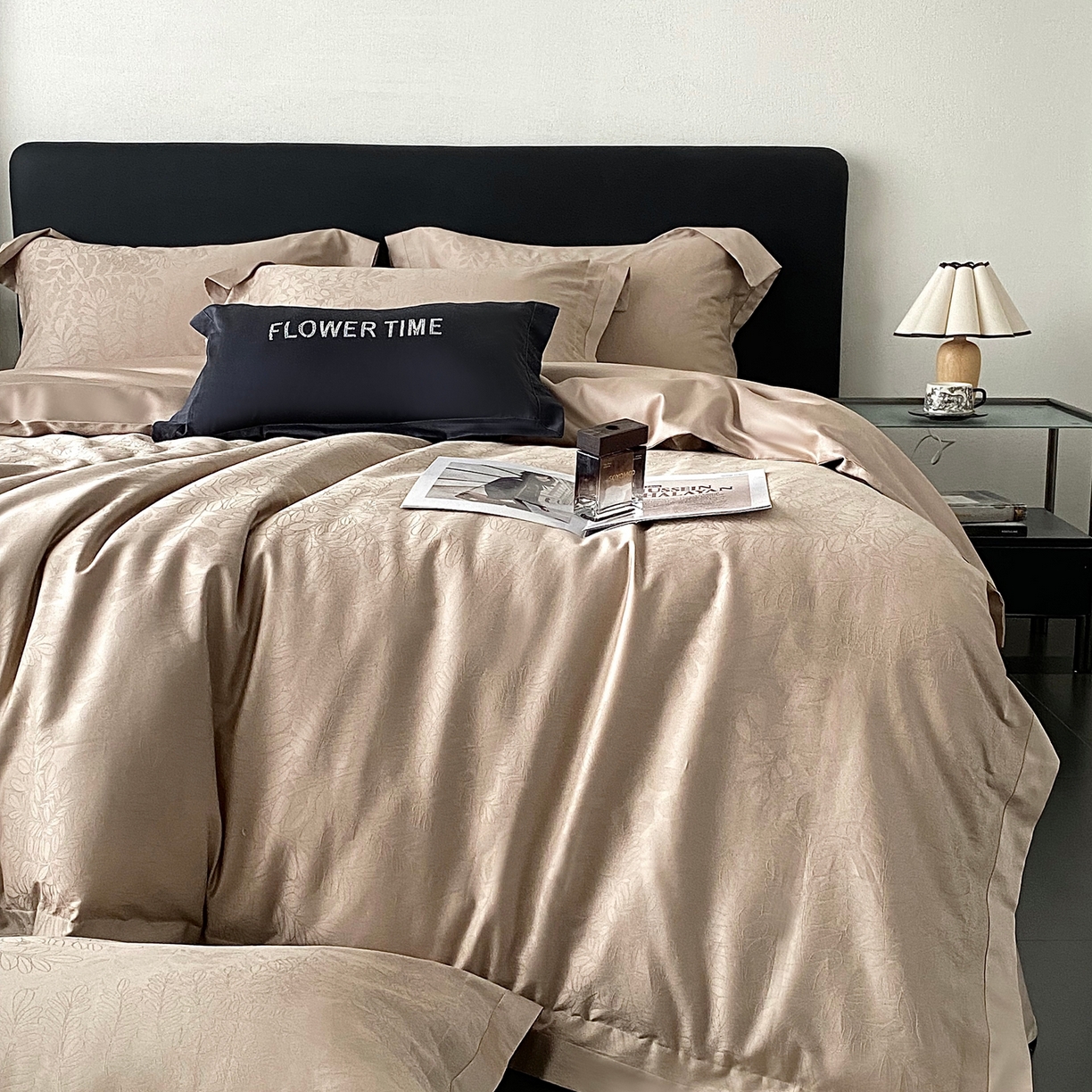 91家纺网 家纺一手货源 找家纺 花时间2025秋冬新款长绒棉提花四件套-翠影 翠影-咖