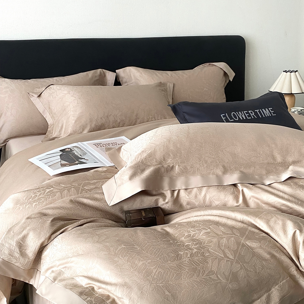 91家纺网 家纺一手货源 找家纺 花时间2025秋冬新款长绒棉提花四件套-翠影 翠影-咖