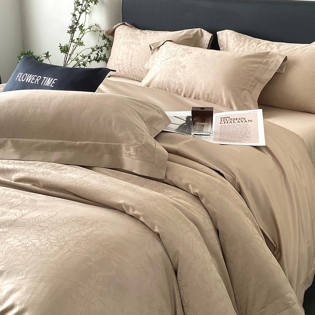 91家纺网 家纺一手货源 找家纺 花时间2025秋冬新款长绒棉提花四件套-翠影 翠影-咖