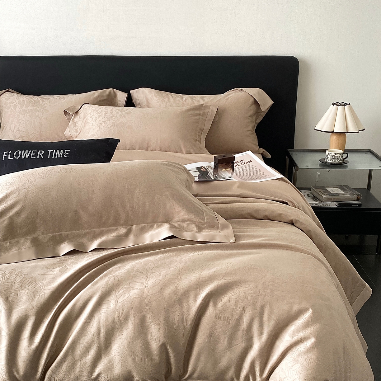 91家纺网 家纺一手货源 找家纺 花时间2025秋冬新款长绒棉提花四件套-翠影 翠影-咖