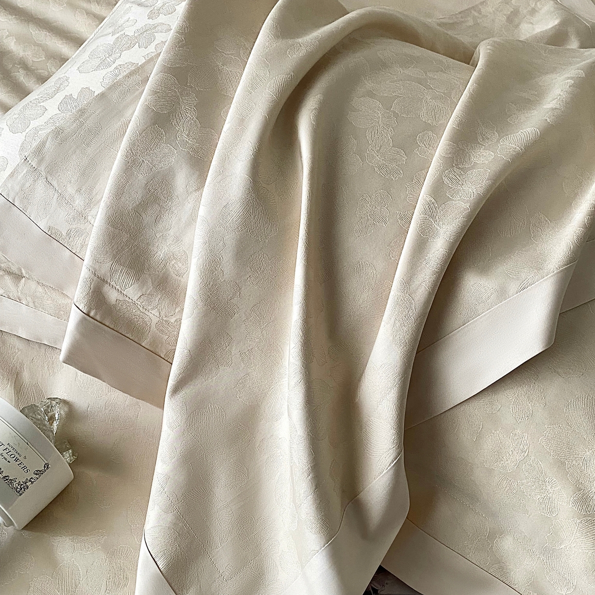 91家纺网 家纺一手货源 找家纺 花时间2025秋冬新款长绒棉提花四件套-露薇 露薇-香槟