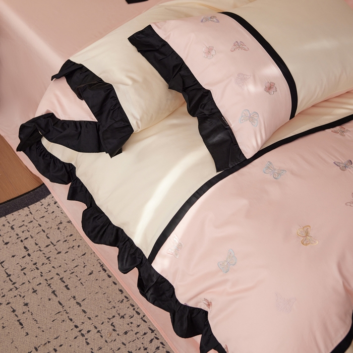 91家纺网 家纺一手货源 找家纺 卡姿家纺 2025秋冬60支长绒棉名媛风刺绣四件套-蝴蝶安娜 蝴蝶安娜-粉