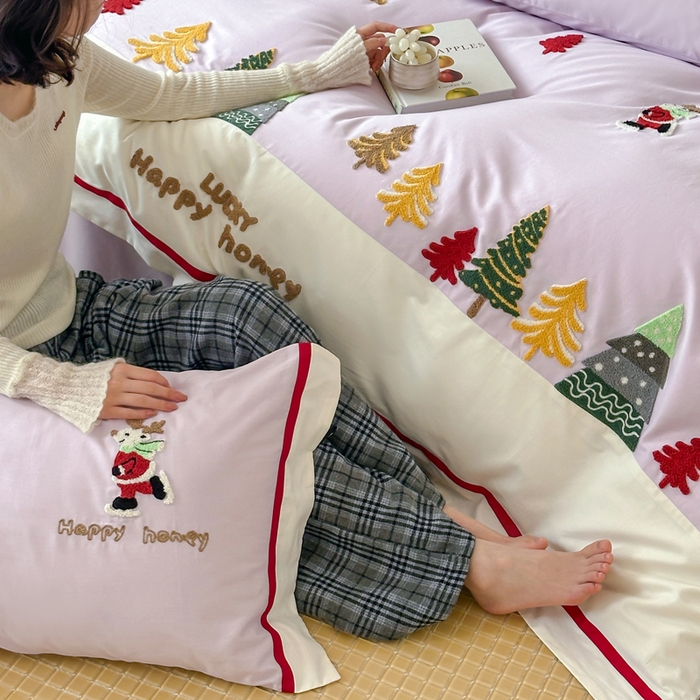 91家纺网 家纺一手货源 找家纺 卡姿家纺 2025秋冬森系北欧风毛巾绣四件套-森林秘境 森林秘境-紫