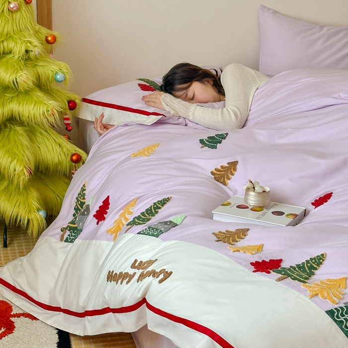 91家纺网 家纺一手货源 找家纺 卡姿家纺 2025秋冬森系北欧风毛巾绣四件套-森林秘境 森林秘境-紫