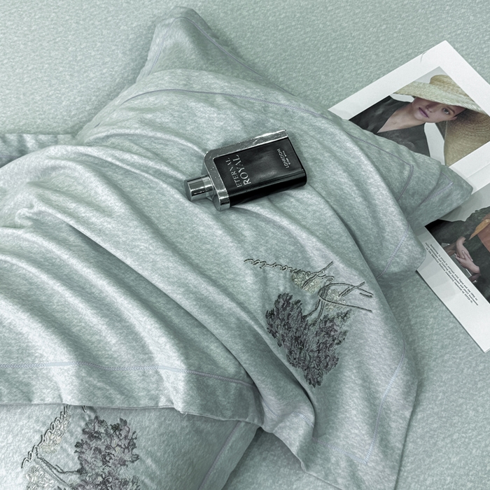 91家纺网 家纺一手货源 找家纺 昊翔家纺 2025新款全棉肌理纹磨毛绣花四件套套件 森沐-湖蓝