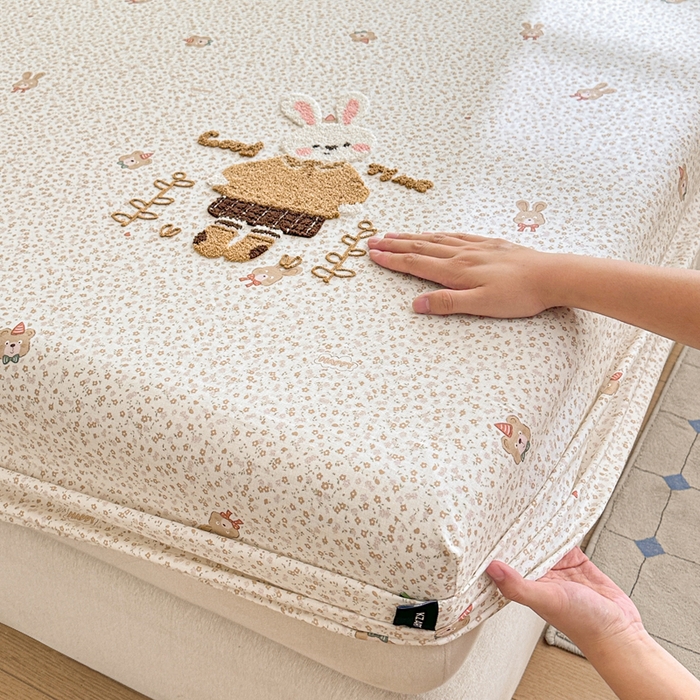 91家纺网 家纺一手货源 找家纺 卡姿家纺 2025秋冬全棉双层纱-床笠三件套 床笠-小兔贝莉