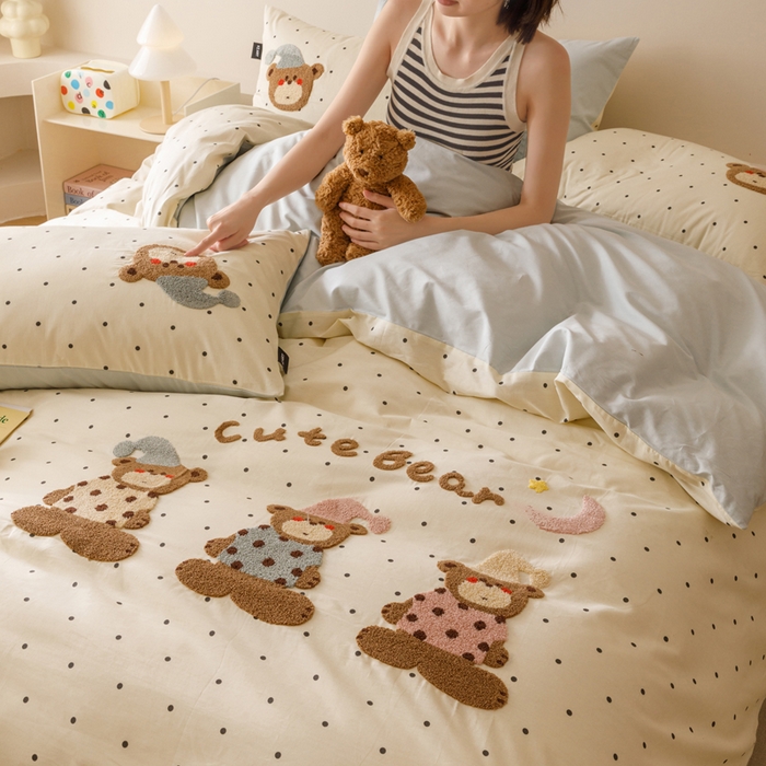 91家纺网 家纺一手货源 找家纺 卡姿家纺 2025秋冬治愈系卡通萌趣系列四件套第二季 魔法小熊