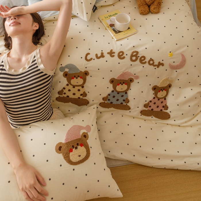 91家纺网 家纺一手货源 找家纺 卡姿家纺 2025秋冬治愈系卡通萌趣系列四件套第二季 魔法小熊