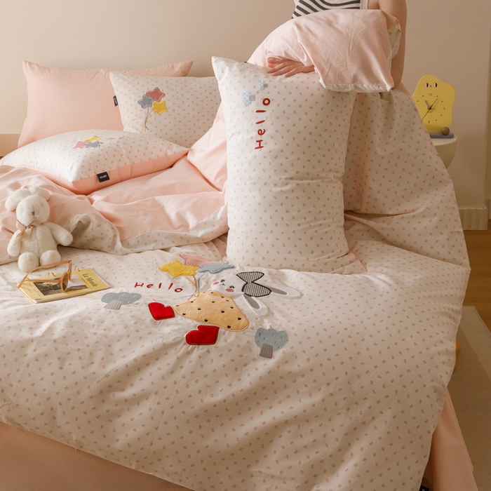 91家纺网 家纺一手货源 找家纺 卡姿家纺 2025秋冬治愈系卡通萌趣系列四件套第二季 小兔星愿