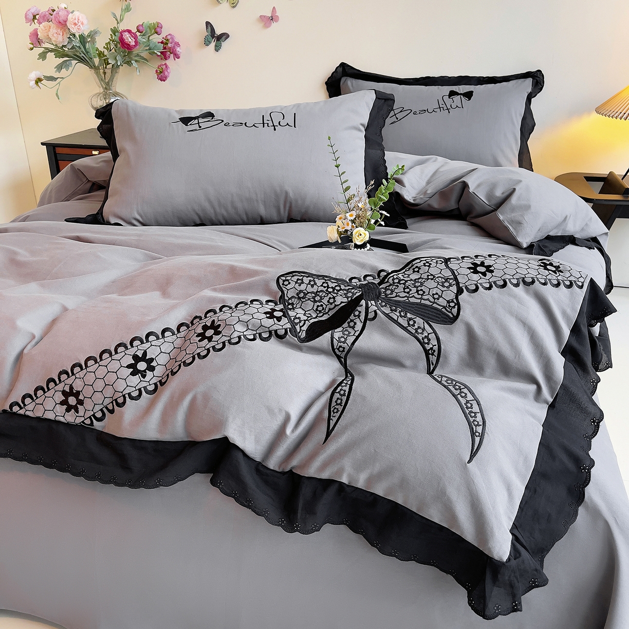 91家纺网 家纺一手货源 找家纺 （总）炫拼家纺 2025新款全棉纯棉韩版磨毛刺绣镂空花边纯棉四件套-邂逅系列