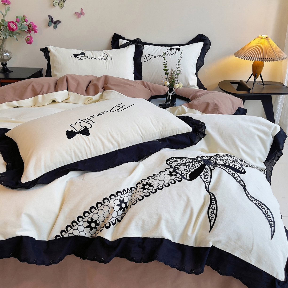 91家纺网 家纺一手货源 找家纺 （总）炫拼家纺 2025新款全棉纯棉韩版磨毛刺绣镂空花边纯棉四件套-邂逅系列