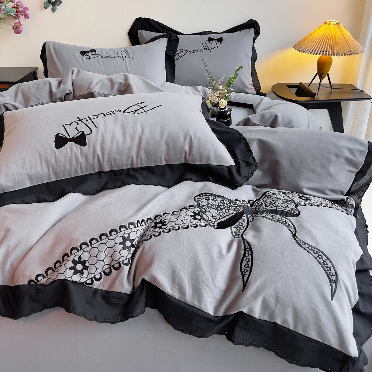 91家纺网 家纺一手货源 找家纺 （总）炫拼家纺 2025新款全棉纯棉韩版磨毛刺绣镂空花边纯棉四件套-邂逅系列