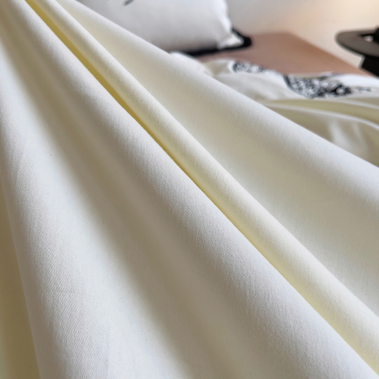 91家纺网 家纺一手货源 找家纺 炫拼家纺 2026新款全棉纯棉韩版磨毛刺绣镂空花边纯棉四件套-邂逅系列 邂逅-奶昔白